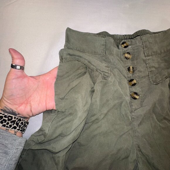 one 5 one - Army Green Gaucho Capri Pants Women's Size Medium Palazzo Cullotes - Picture 3 of 10